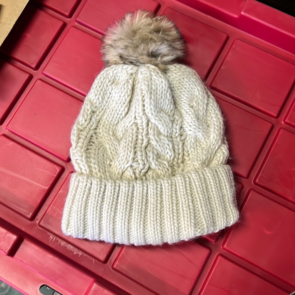 Barnes and noble fleece lined winter hat